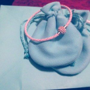 Bracelet white leather w/ magnetic rhinstone clasp